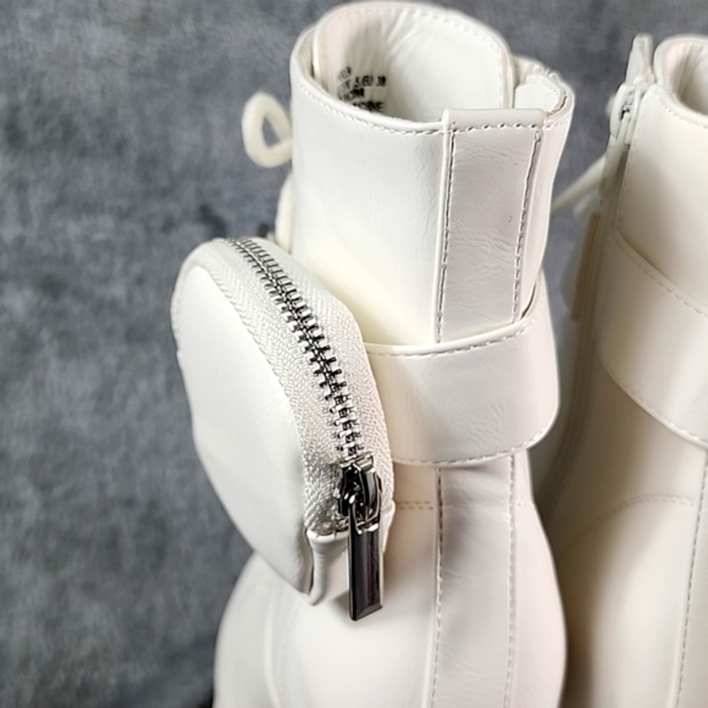 Women's White Boots, Lace up, lug soles with pouch. Shoe Dazzle. Size 7.5. - Picture 7 of 14